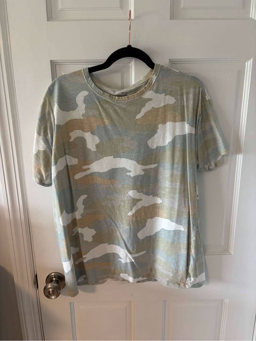 aerie Men's Short Sleeve Camo Tee in Sage Green, Tan & White